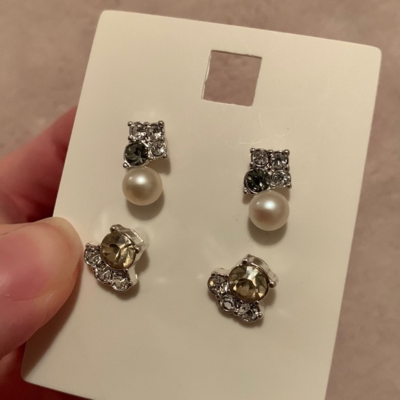 MOVING SALE STUD EARRINGS - Picture 2 of 3